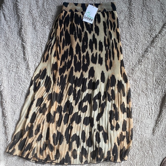 HOST’S PICK! Micro pleated leopard print maxi medi skirt - Picture 1 of 5